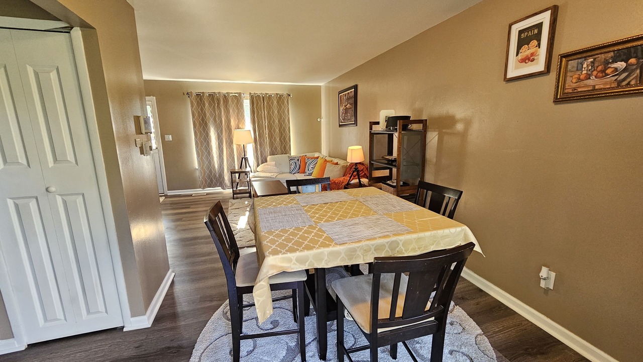 Photo of Livingroom in Romulus