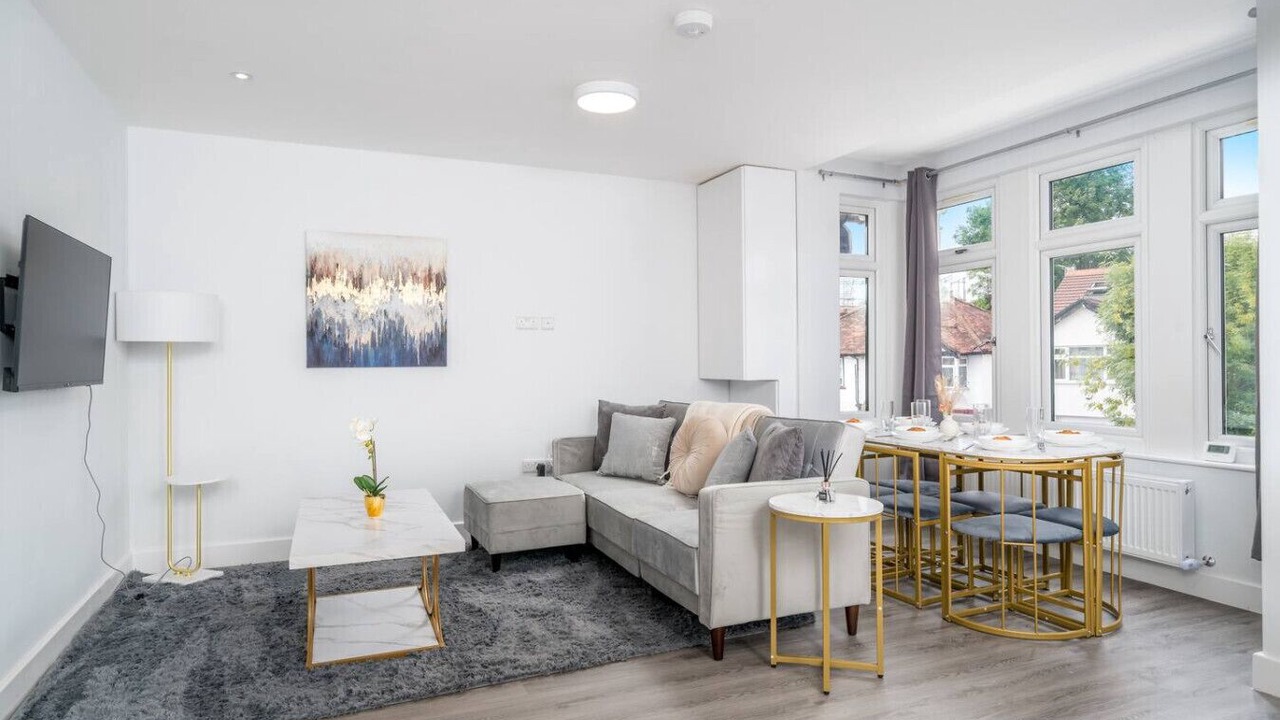 Photo of Livingroom in Edgware