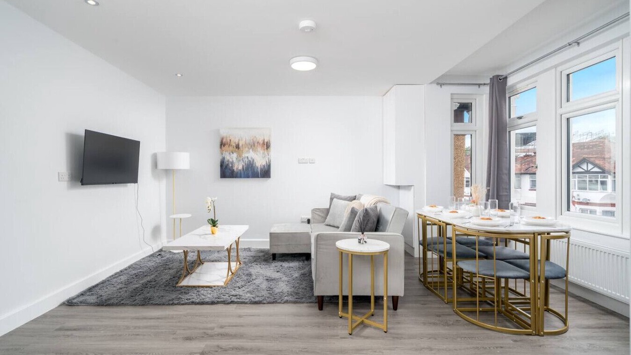 Photo of Livingroom in Edgware