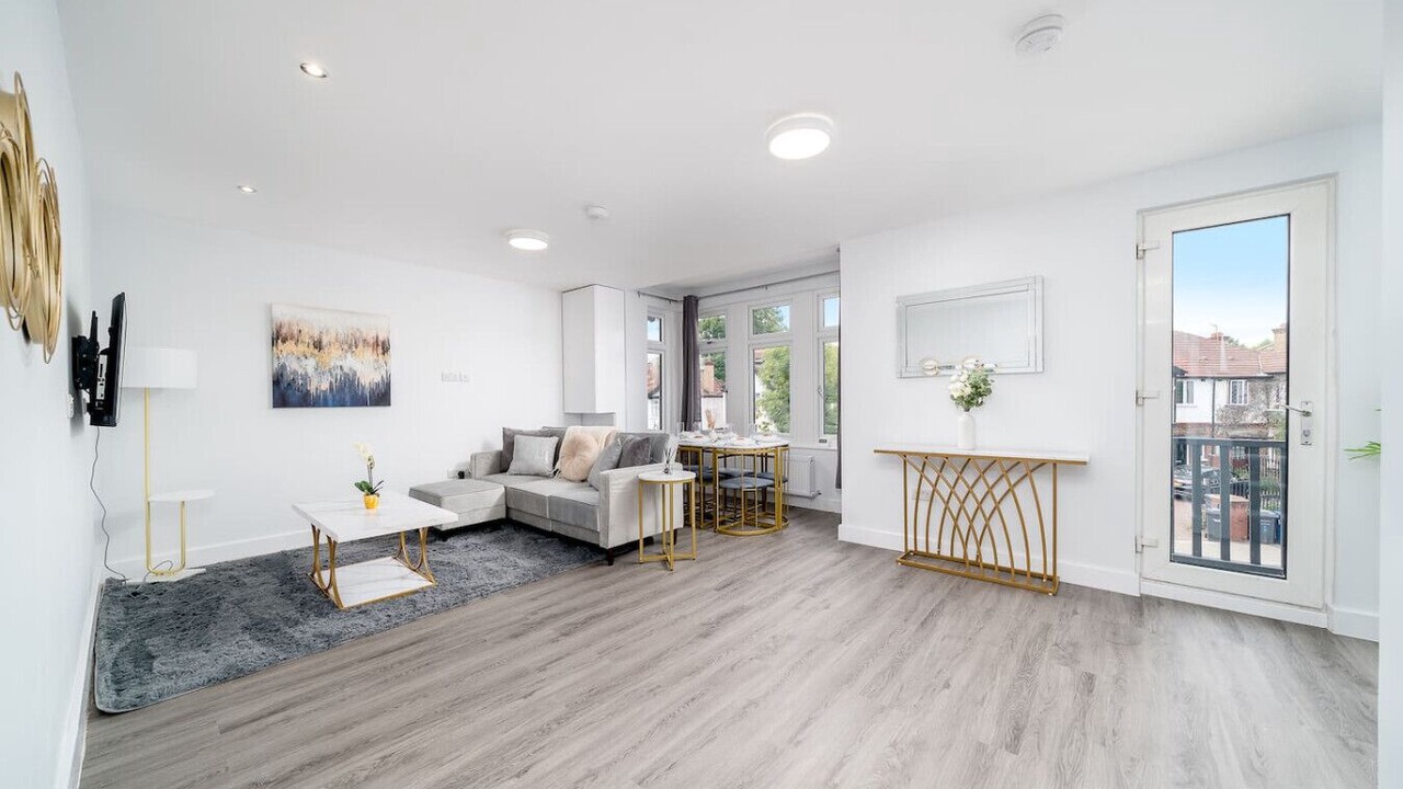 Photo of Livingroom in Edgware