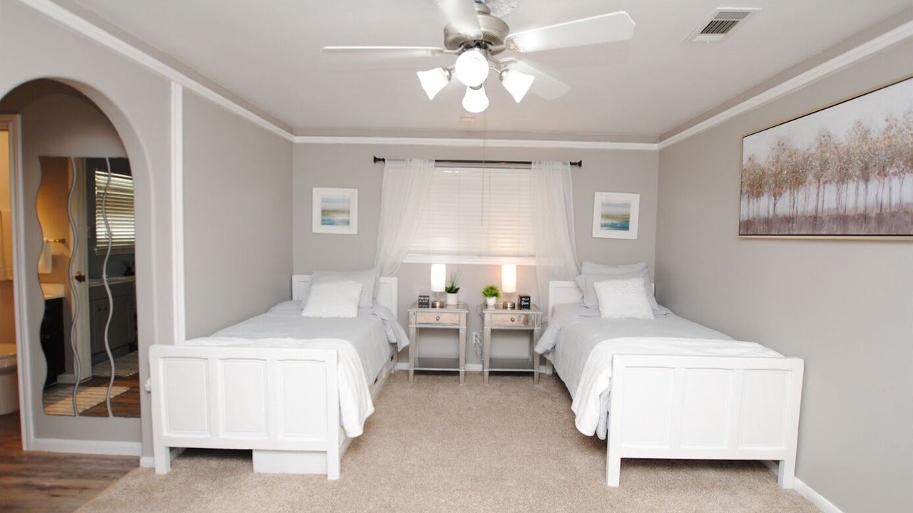 Photo of Bedroom in Memorial Parkway