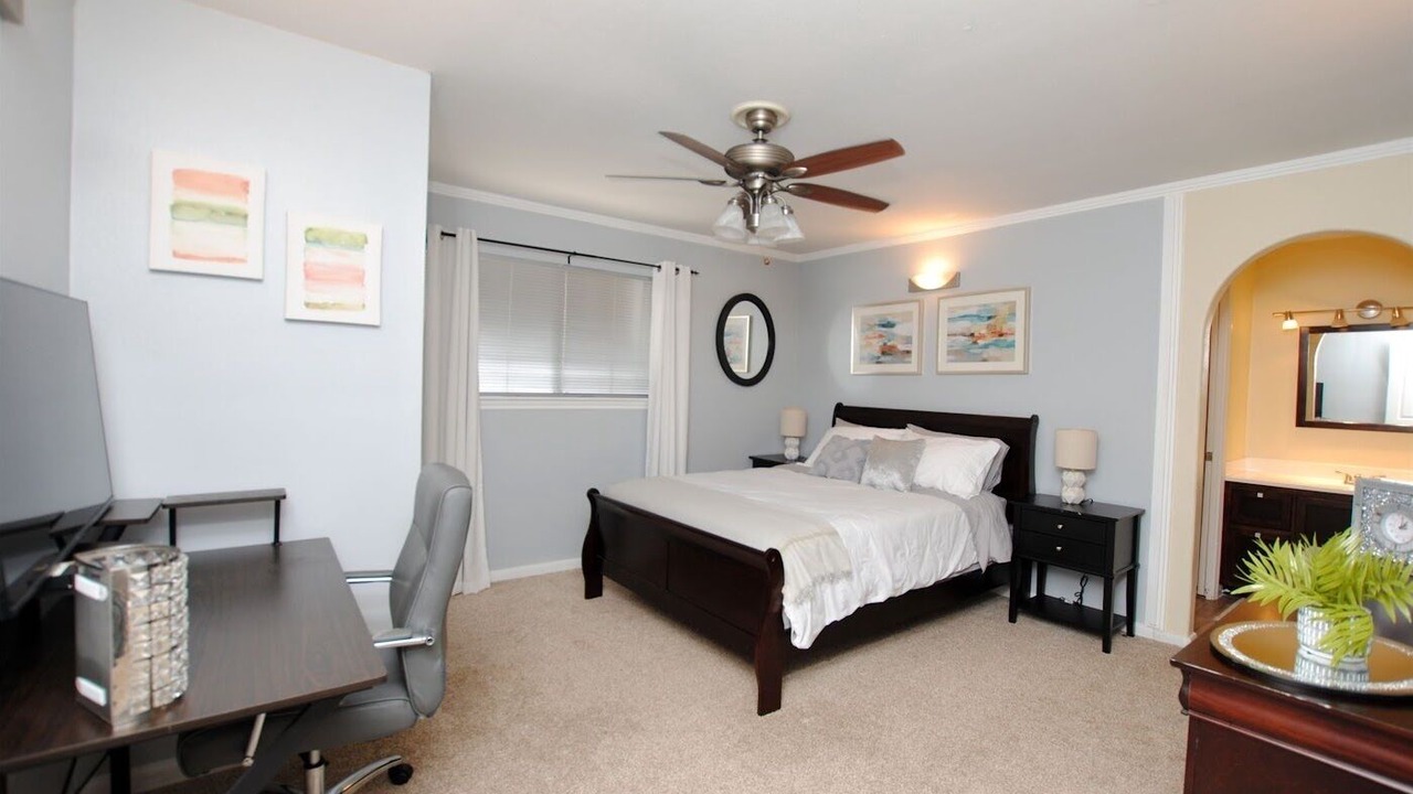 Photo of Bedroom in Memorial Parkway