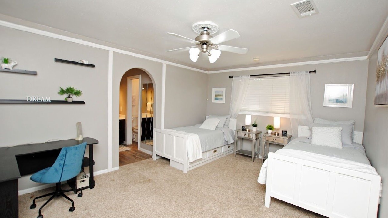 Photo of Bedroom in Memorial Parkway