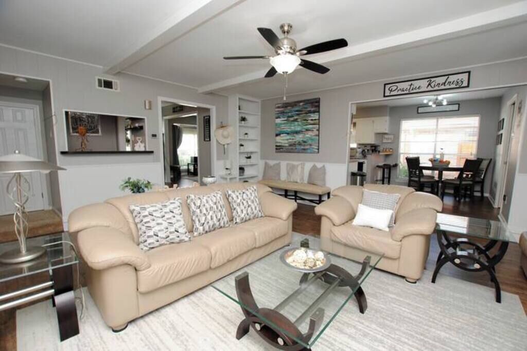 Photo of Livingroom in Memorial Parkway