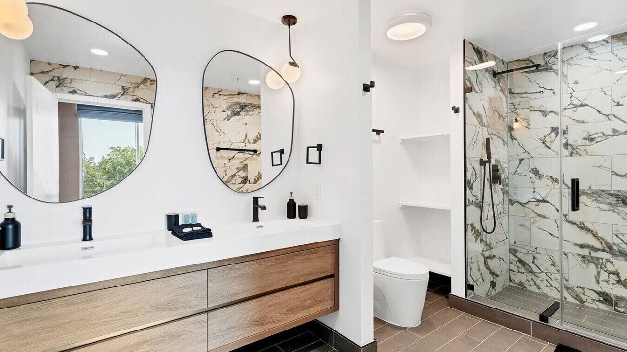 Photo of Bathroom in South Eola