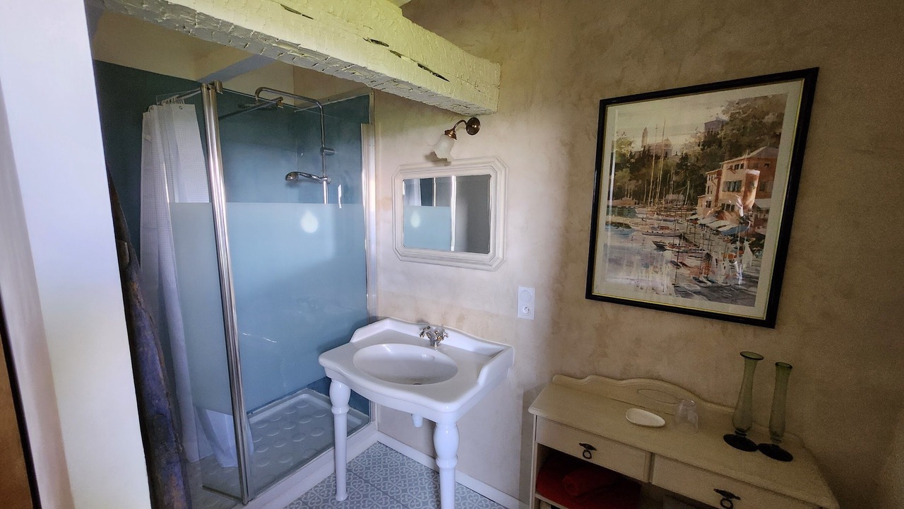 Photo of Bathroom in Canens