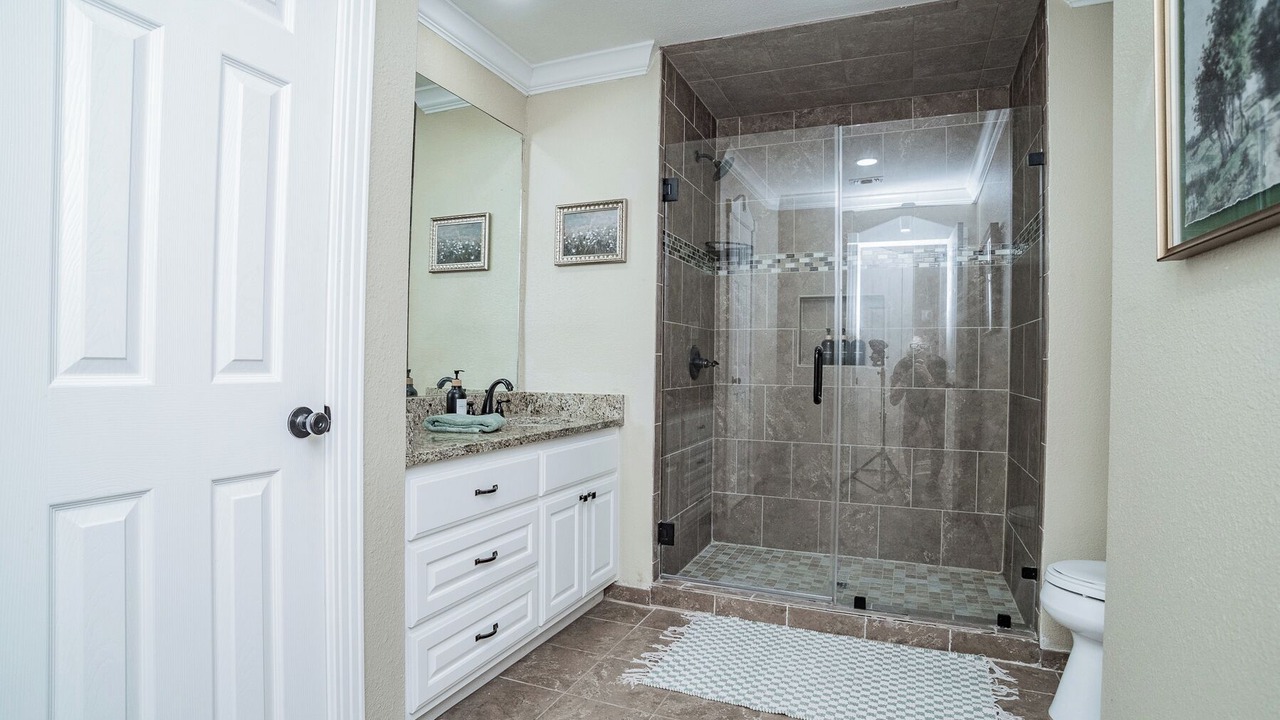Photo of Bathroom in Luling