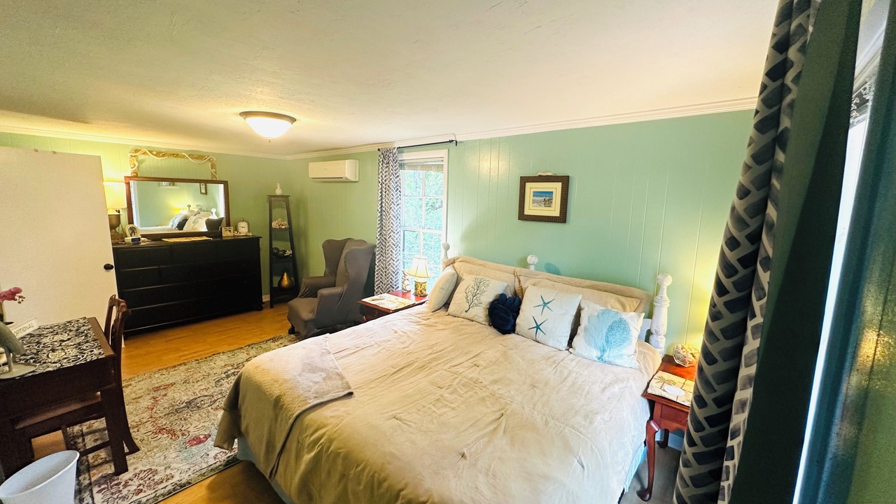 Photo of Bedroom in Laurel