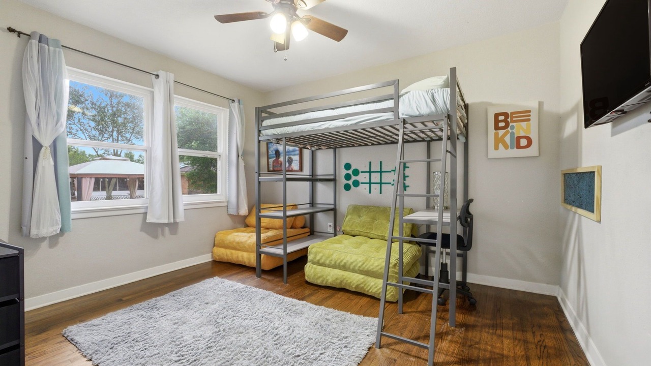 Photo of Bedroom in Myrtle Grove