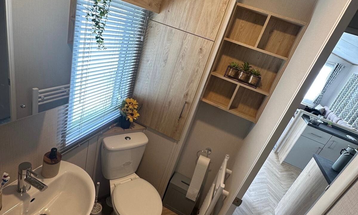 Photo of Others in Cayton Bay