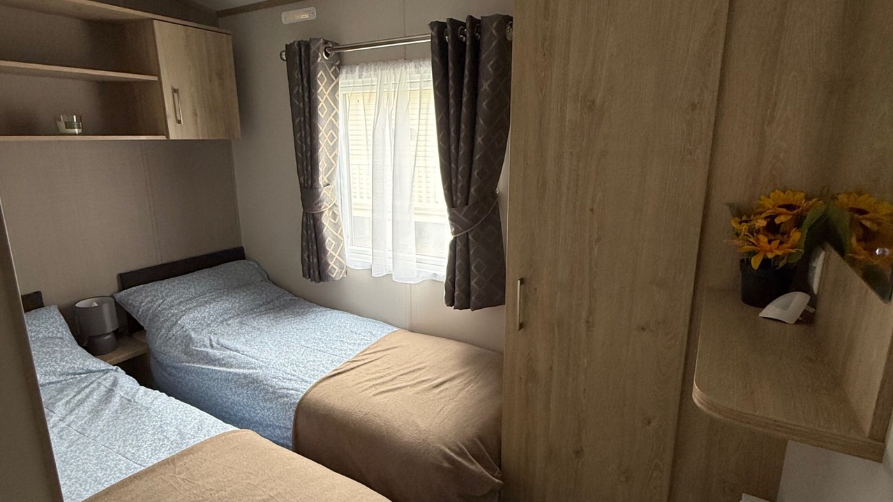 Photo of Others in Cayton Bay