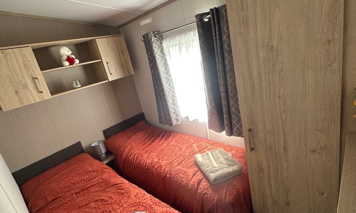 Photo of Others in Cayton Bay