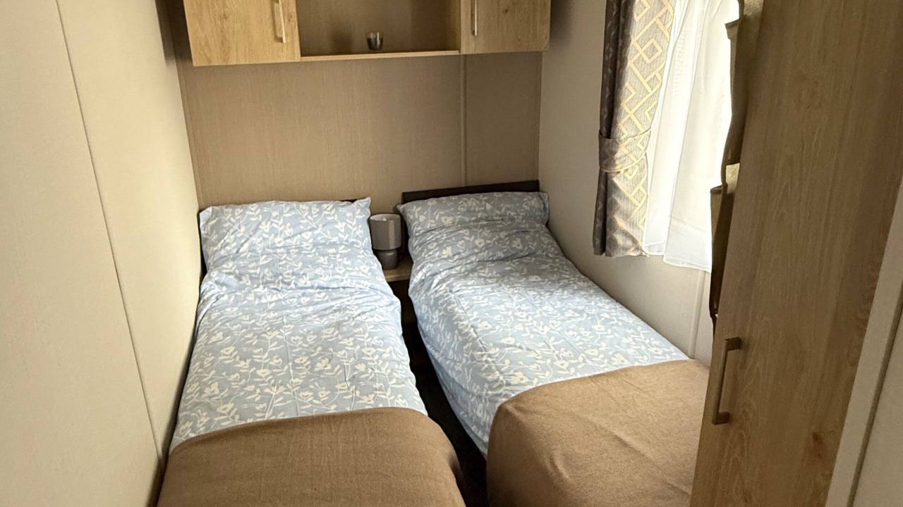 Photo of Others in Cayton Bay