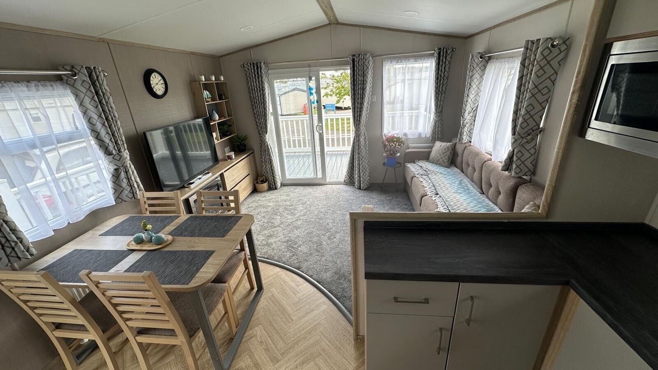 Photo of Others in Cayton Bay