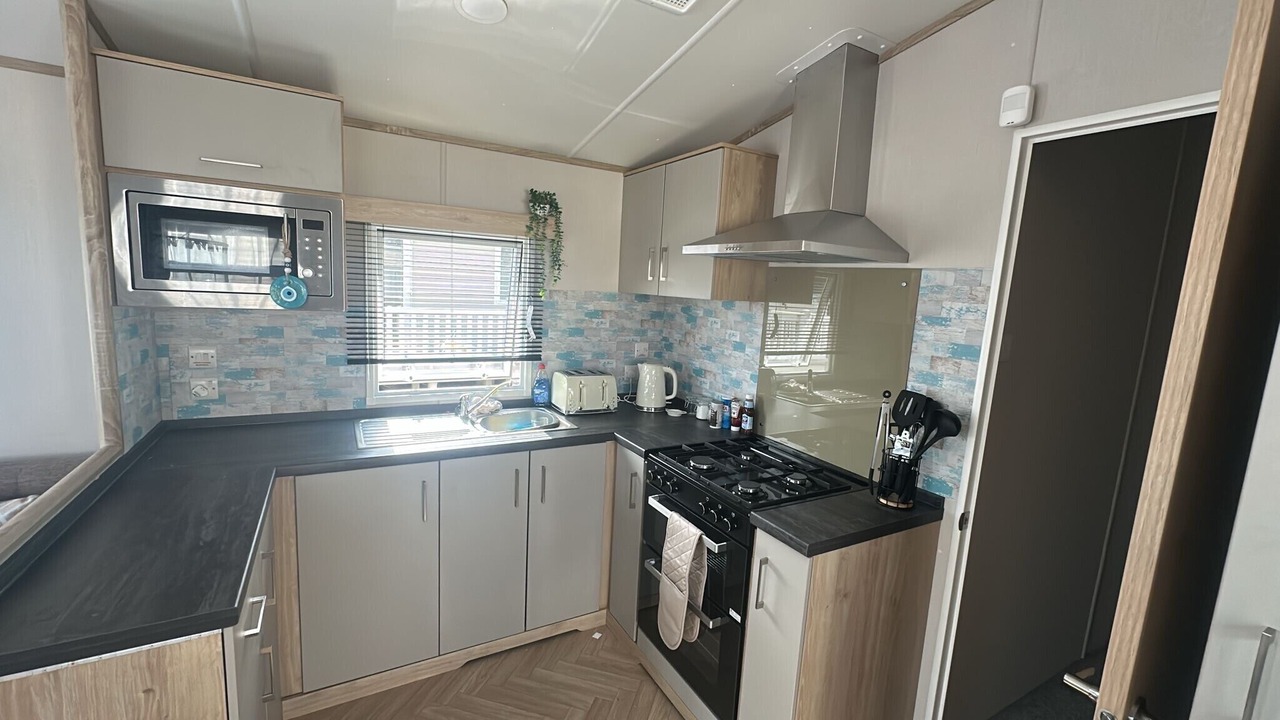 Photo of Others in Cayton Bay