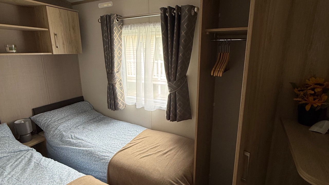 Photo of Others in Cayton Bay