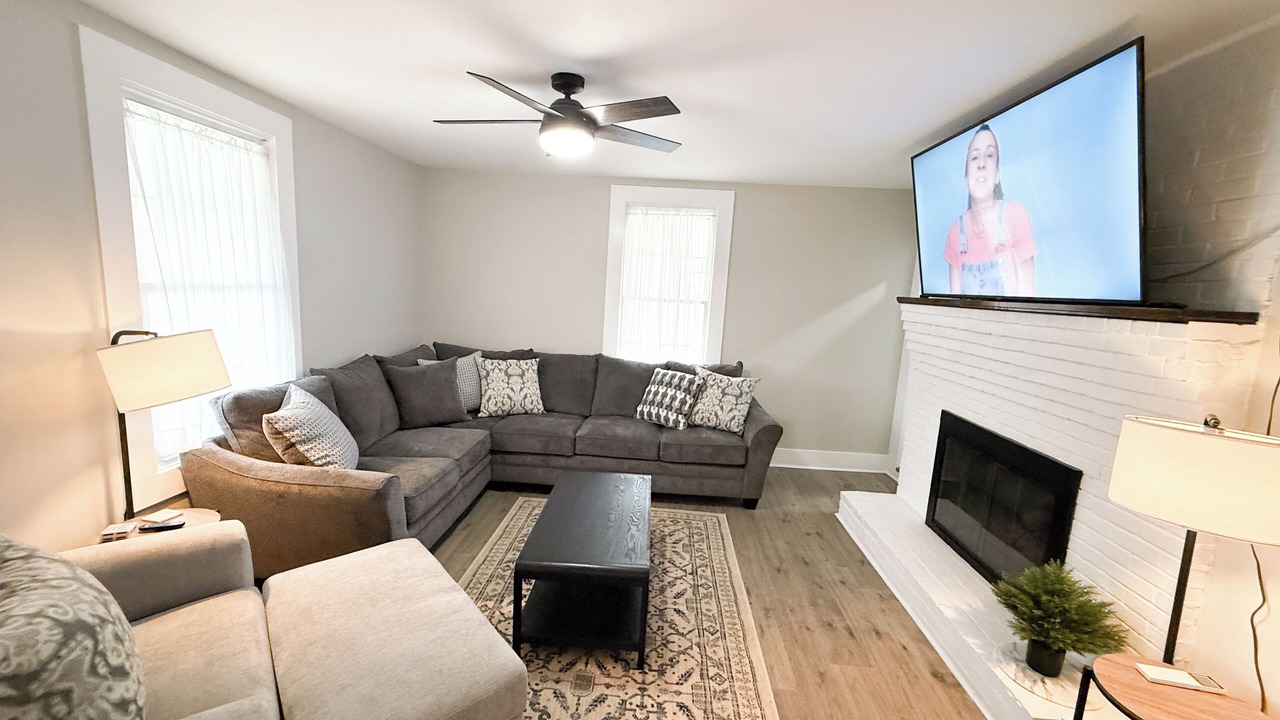 Photo of Livingroom in Hiwassee