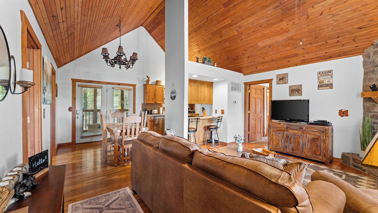 Photo of Livingroom in Branson West