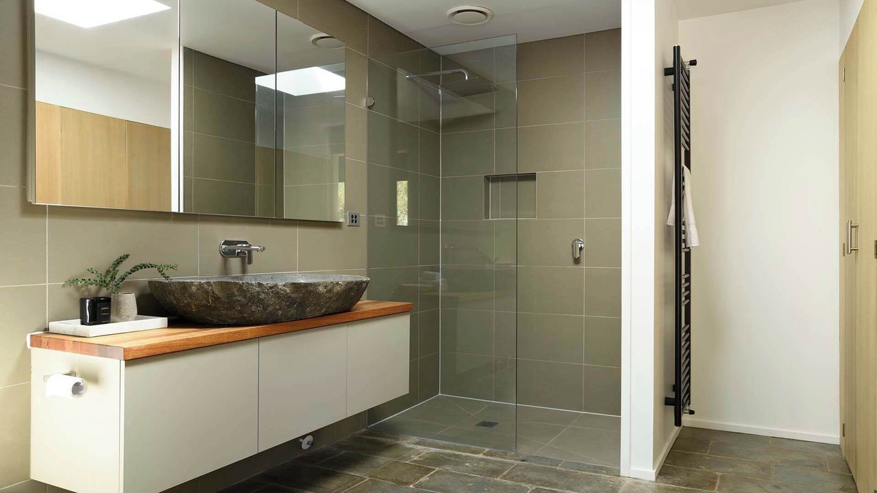 Photo of Bathroom in Limonite