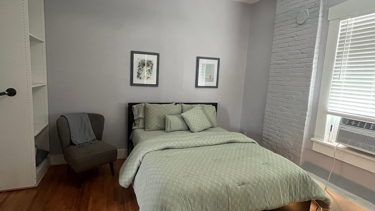 Photo of Bedroom in Alton