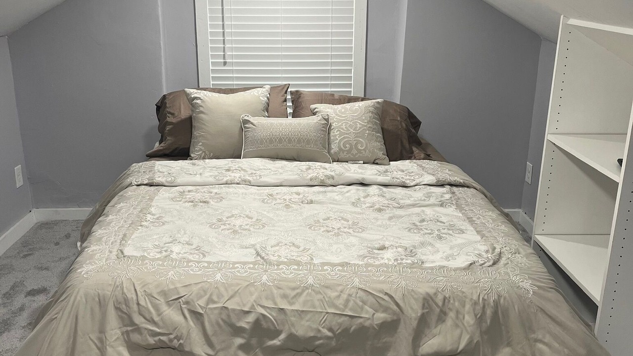 Photo of Bedroom in Alton