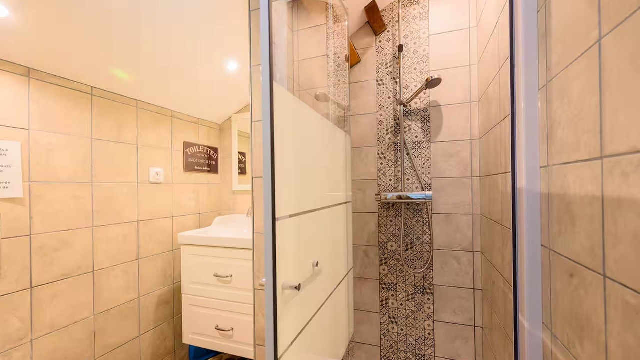 Photo of Others in Haulme