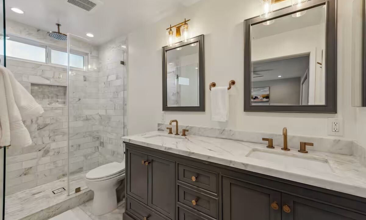Photo of Bathroom in Thousand Oaks