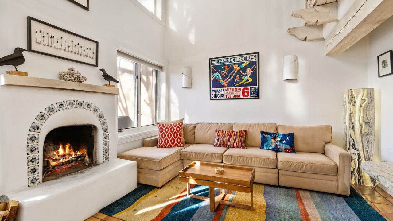 Photo of Livingroom in South Capitol