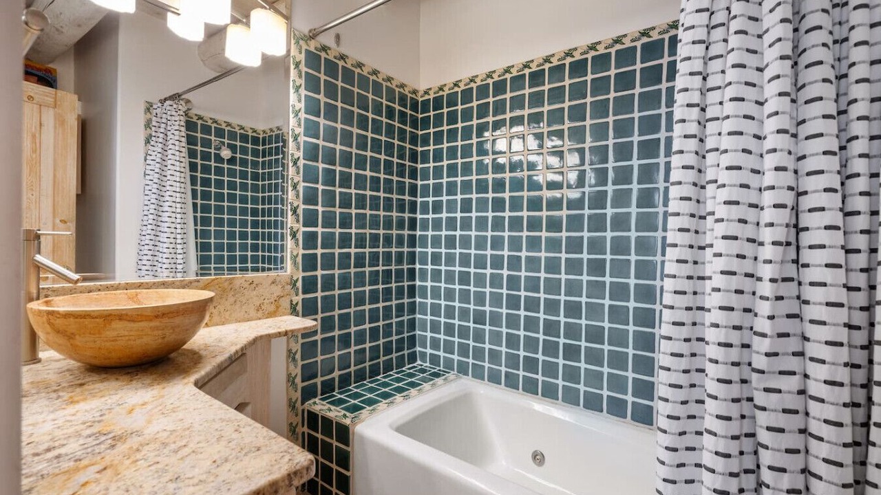 Photo of Bathroom in South Capitol