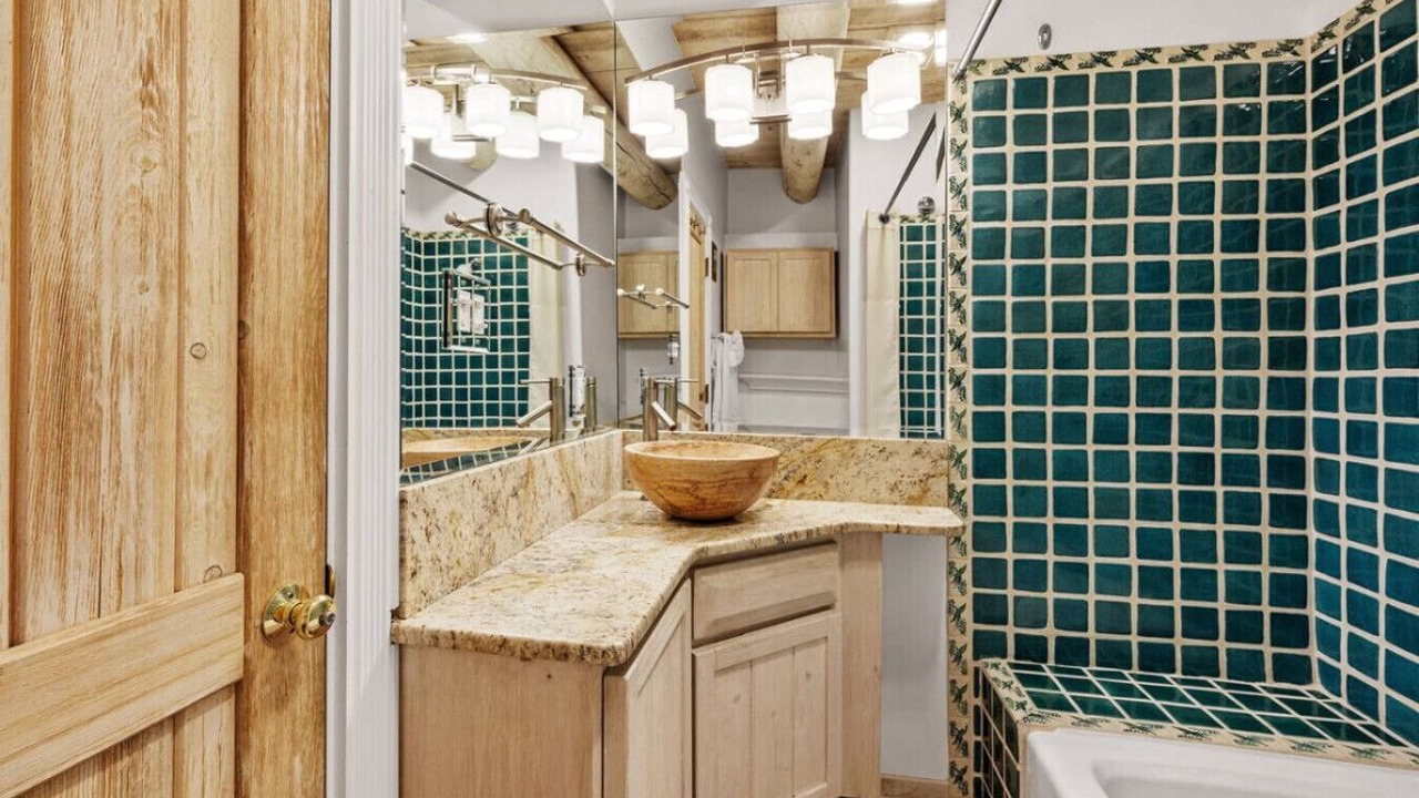 Photo of Bathroom in South Capitol