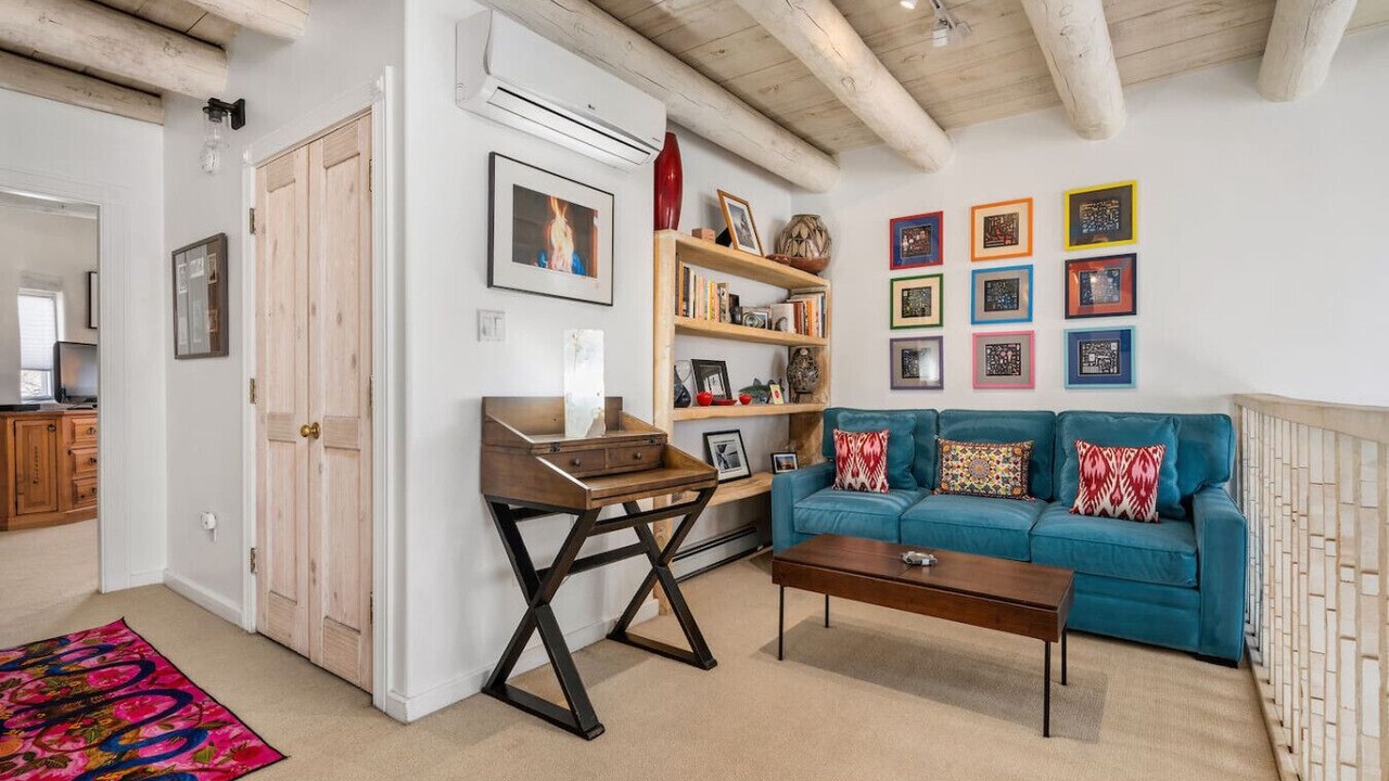 Photo of Livingroom in South Capitol