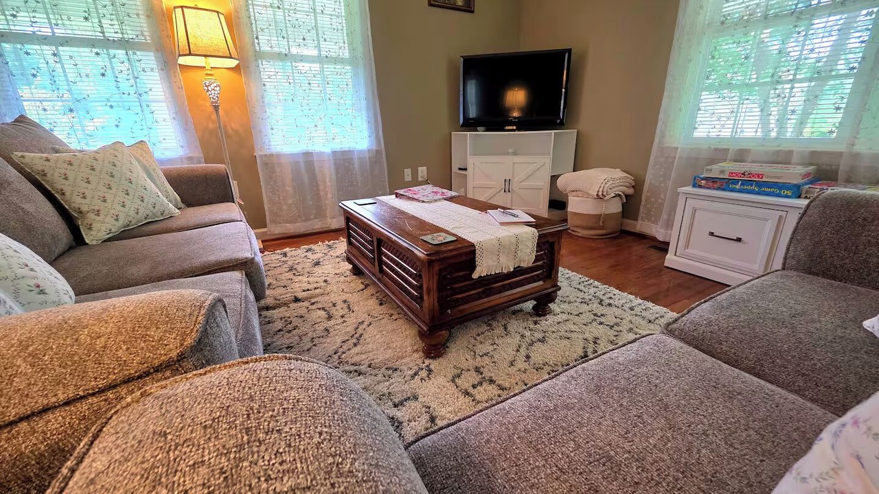 Photo of Livingroom in George Washington
