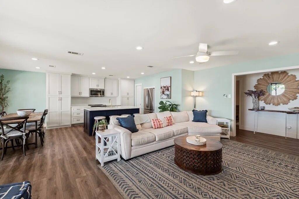 Photo of Livingroom in Gun Barrel City