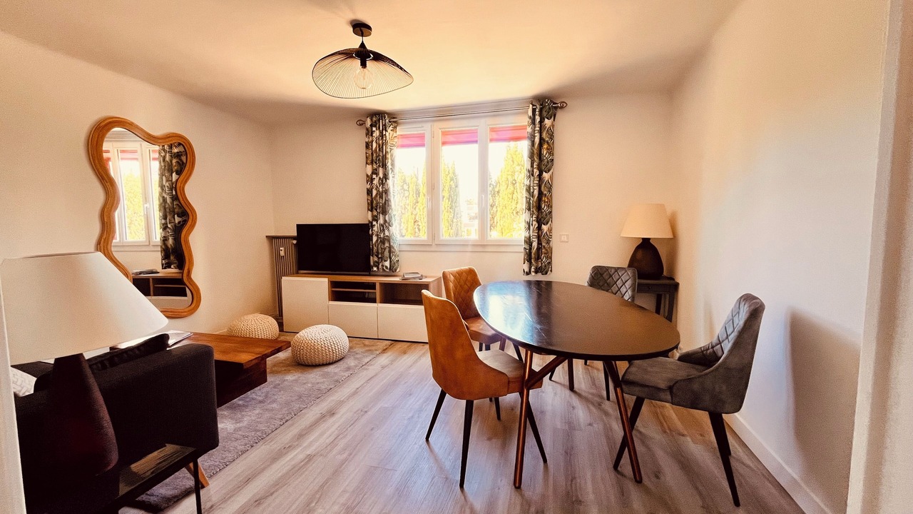 Photo of Others in Faubourg