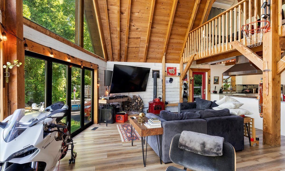 Photo of Livingroom in Newtonville