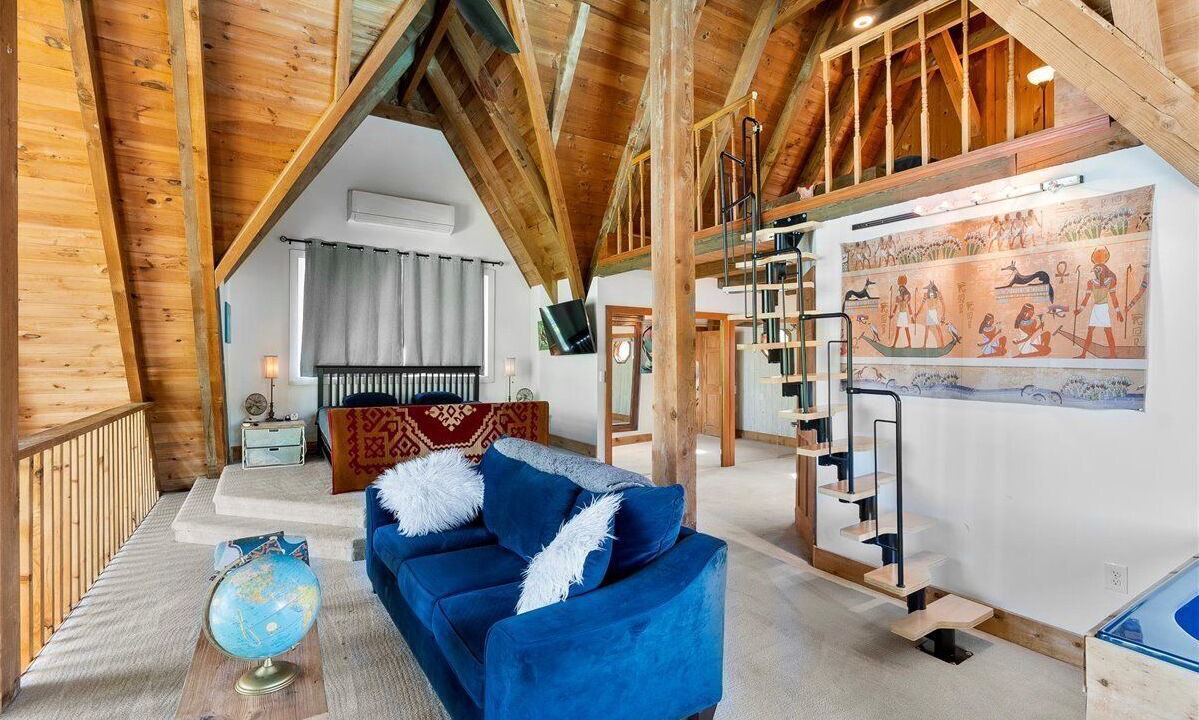 Photo of Livingroom in Newtonville