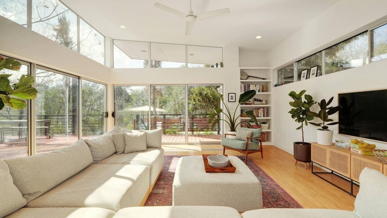 Photo of Livingroom in University Hills