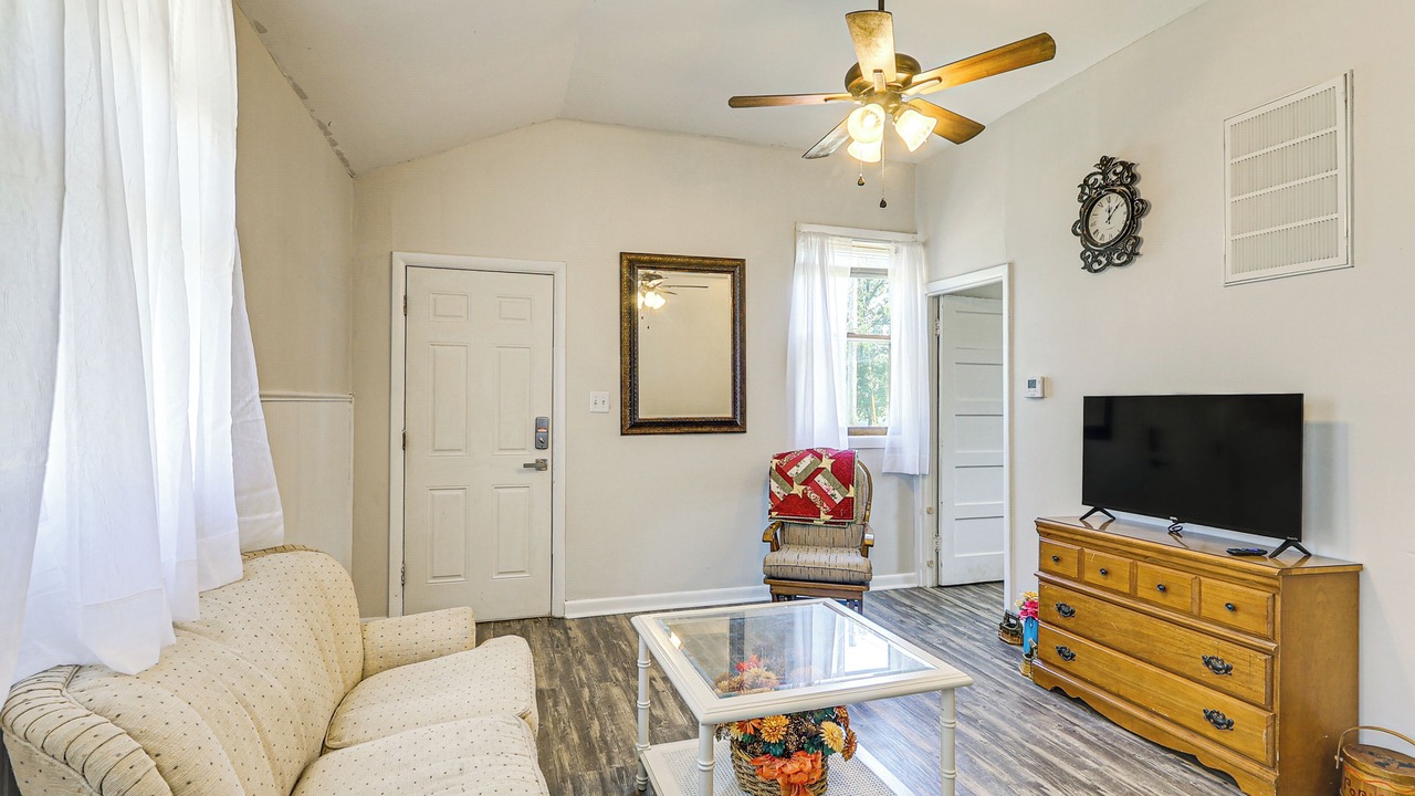 Photo of Livingroom in Winfield