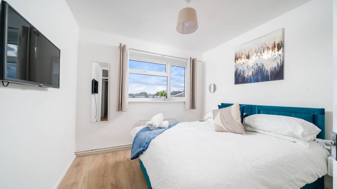 Photo of Bedroom in Langley Marish