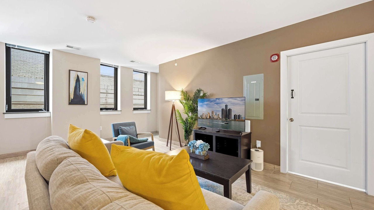 Photo of Livingroom in Capitol City