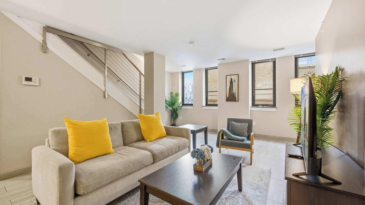 Photo of Livingroom in Capitol City