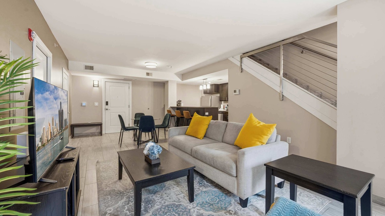 Photo of Livingroom in Capitol City