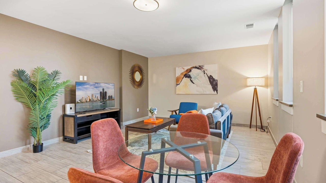 Photo of Livingroom in Capitol City