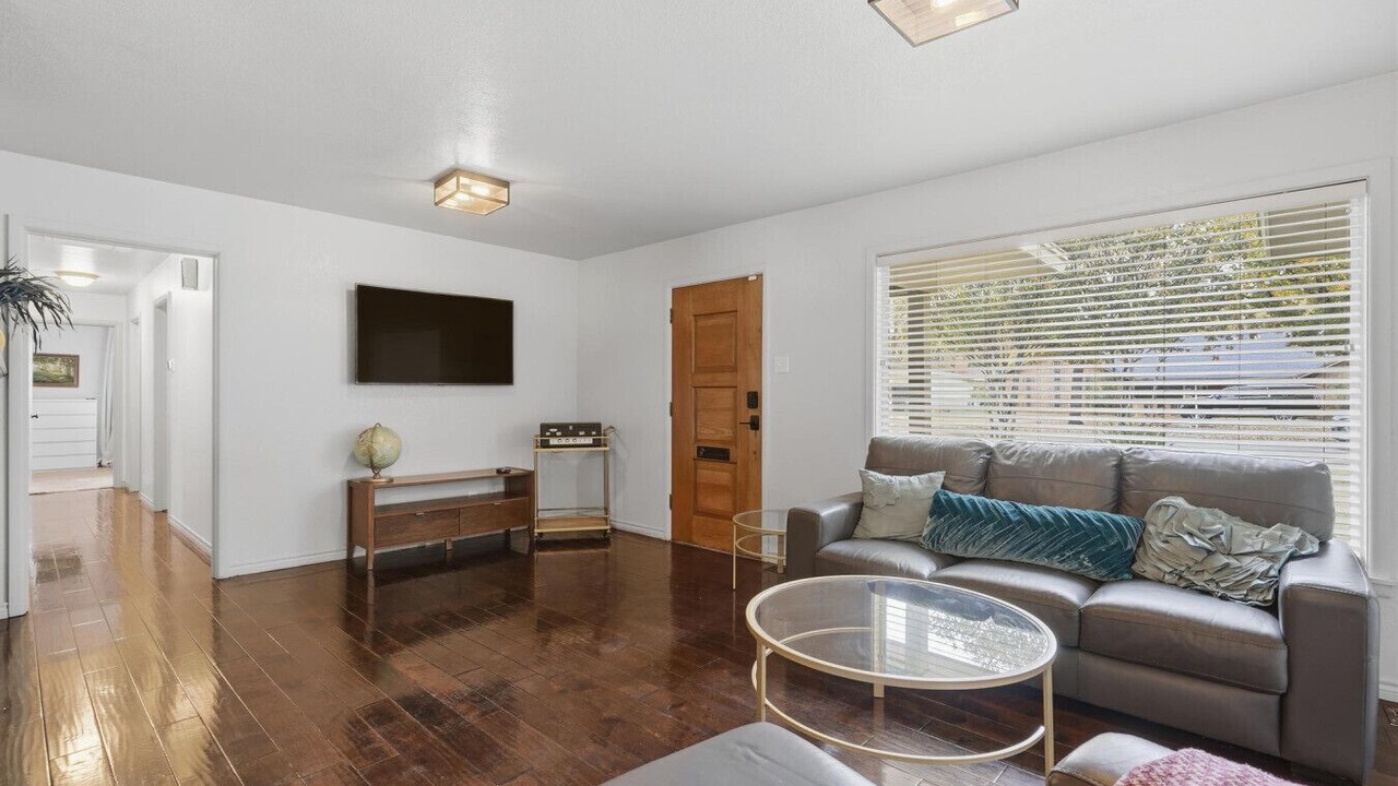 Photo of Livingroom in Elmwood Area