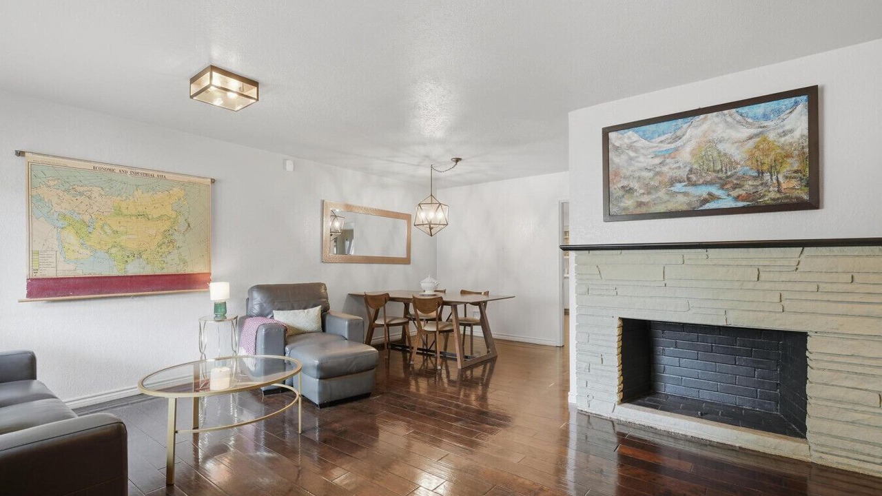 Photo of Livingroom in Elmwood Area