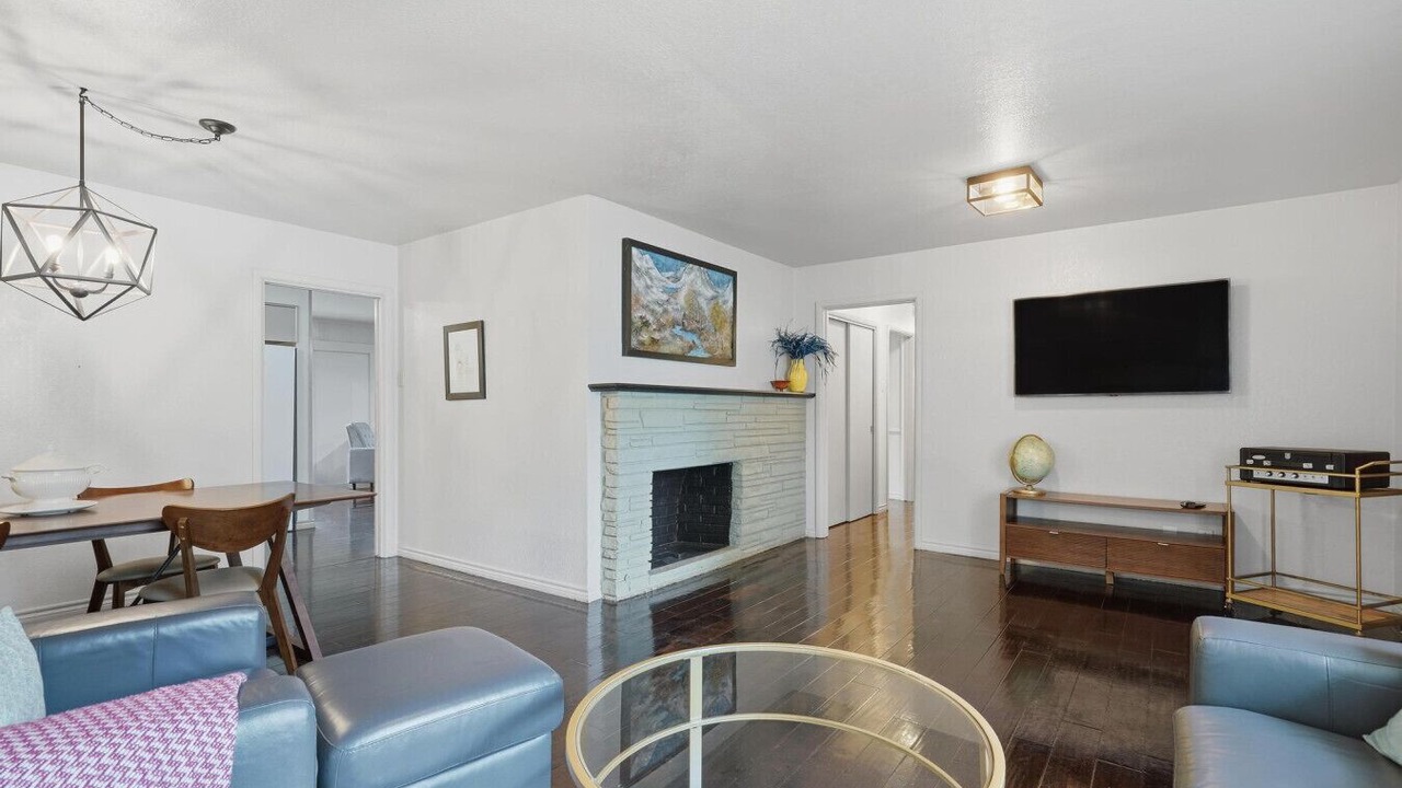 Photo of Livingroom in Elmwood Area