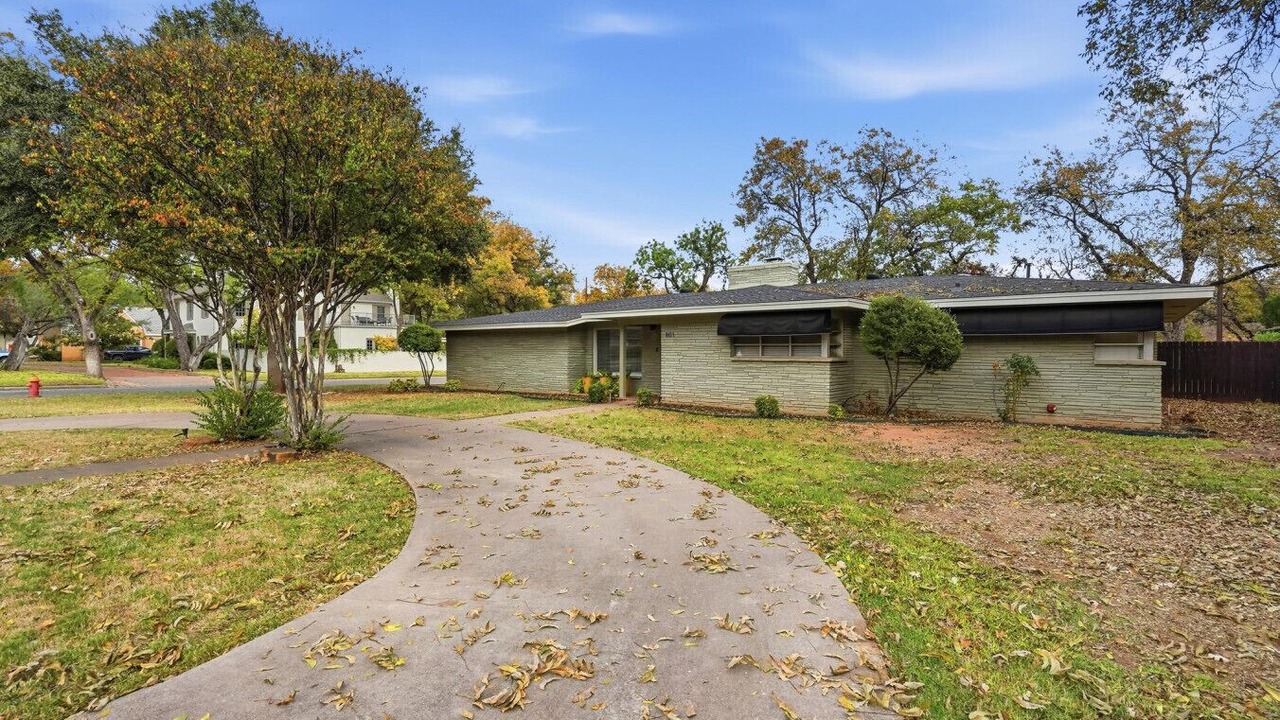 Photo of Outdoor in Elmwood Area