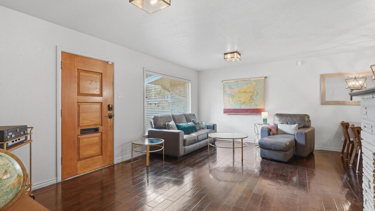 Photo of Livingroom in Elmwood Area