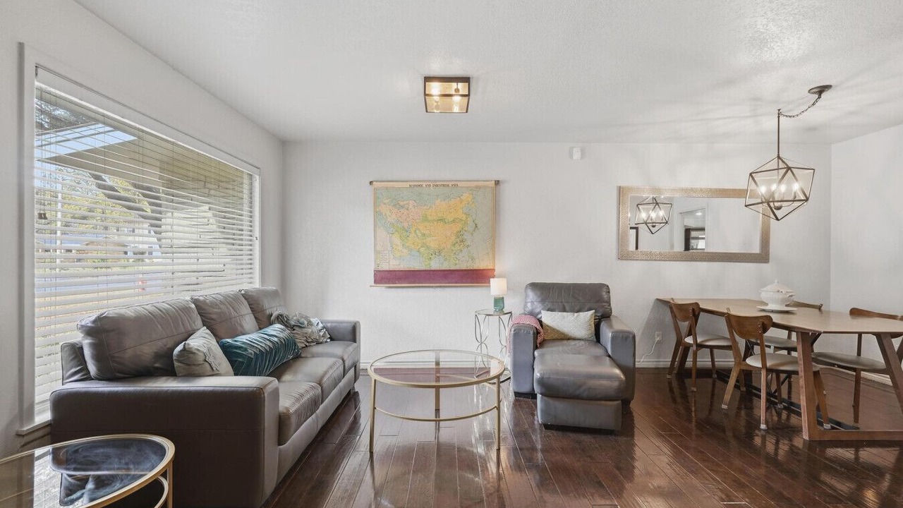 Photo of Livingroom in Elmwood Area