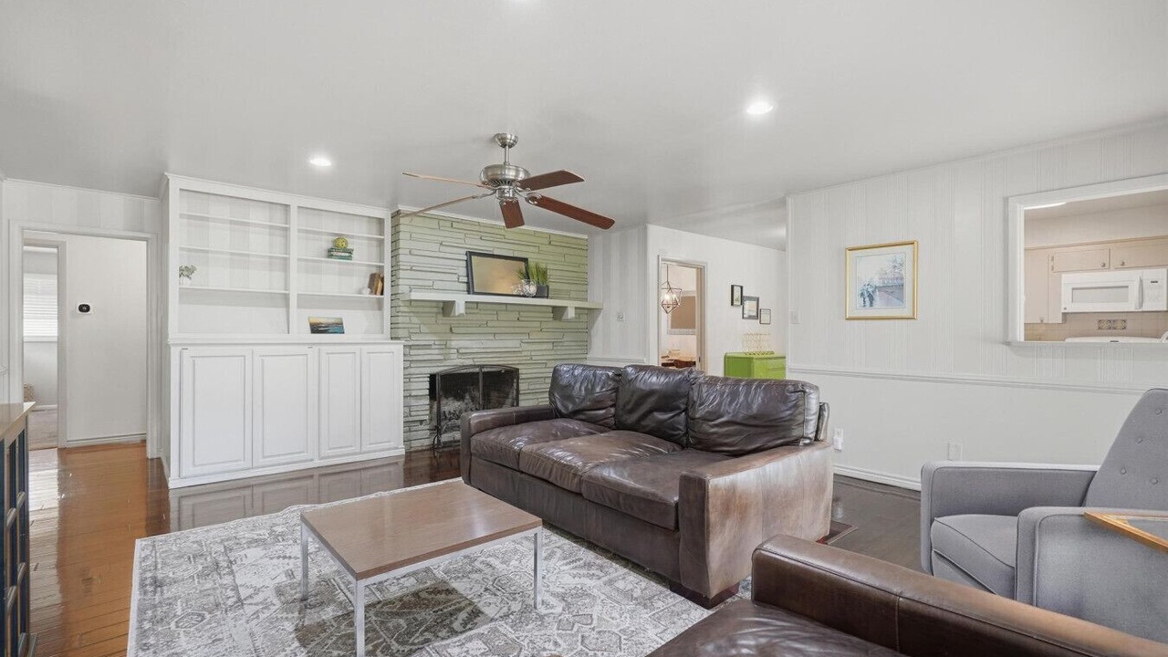 Photo of Livingroom in Elmwood Area